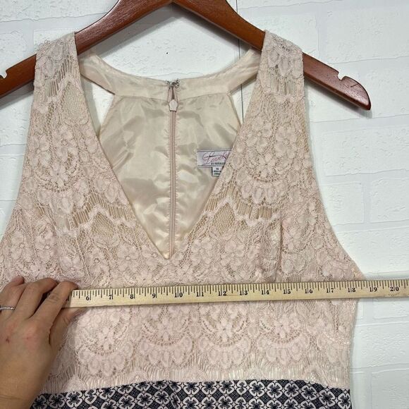 Adrianna Papell Cream and Black Lace Dress - Picture 5 of 15